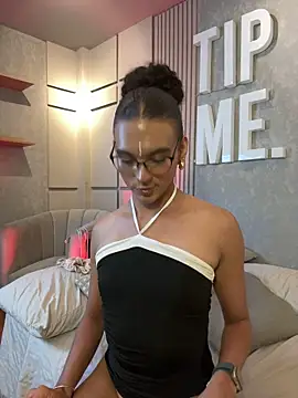 Luxa_Velvet Show in webcam