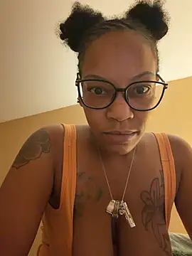 caramelkissss' Live XXX Chat