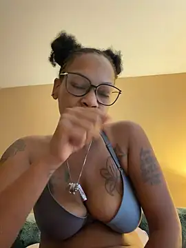 caramelkissss' Live XXX Chat
