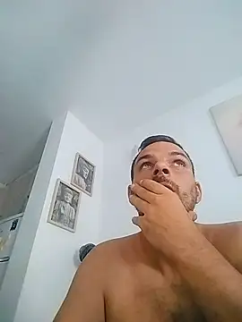 Show modela morenitoymorena na web-kameri