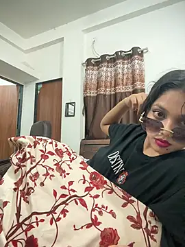Crazy_Sizzler Show in webcam