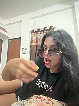 Crazy_Sizzler Show in webcam