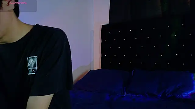 lui_x_dust Show in webcam