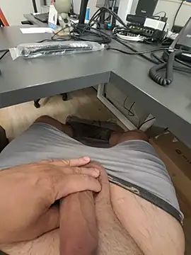 Nes---77 Show in webcam