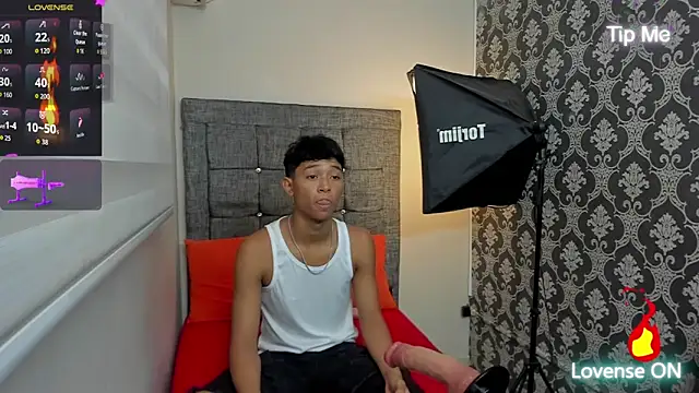 Little_Twink19x Webcamshow