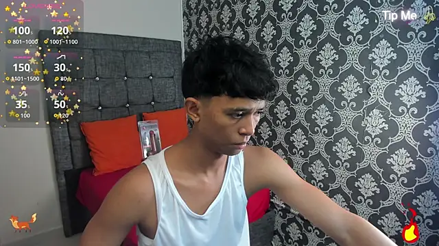 הופעת וובקאם של Little_Twink19x
