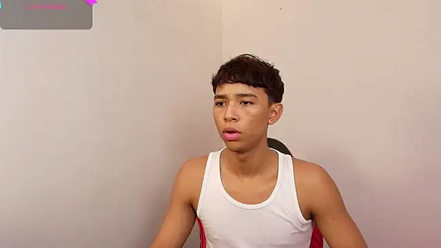 Little_Twink19x webcam show