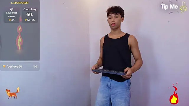 Little_Twink19x: διαδικτυακό σόου στην κάμερα