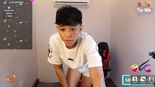 Little_Twink19x Adlı Modelin Web Kamerası Şovu