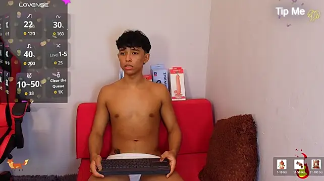 Little_Twink19x: διαδικτυακό σόου στην κάμερα
