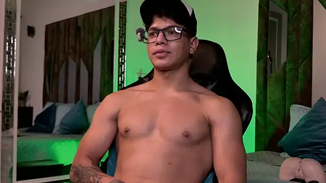 TonyPetrovjs webcam show