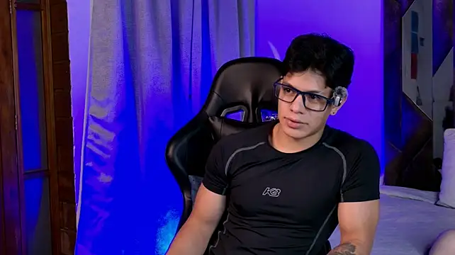 Show modela TonyPetrovjs na web-kameri