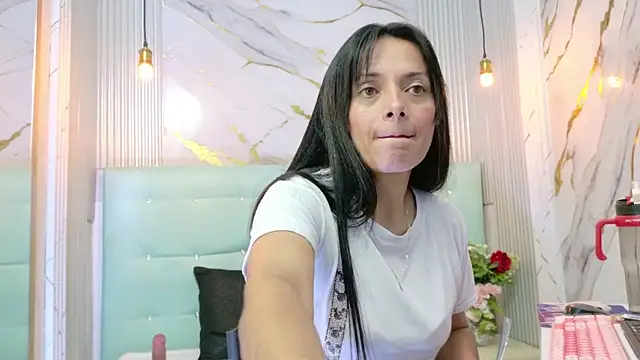 QueenSallyDesire Live XXX-Chat