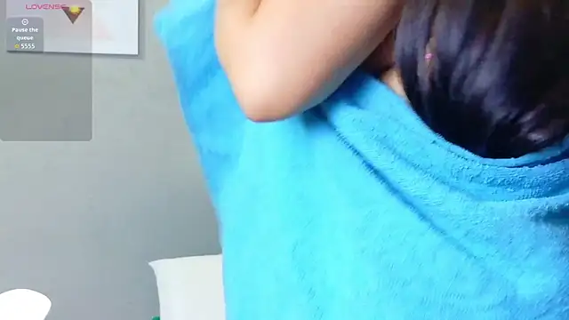 curvybuffgirllll 网络视讯表演