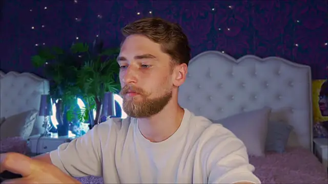 Dexter_Raze Show in webcam