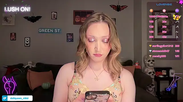 הופעת וובקאם של greenxxxqueen