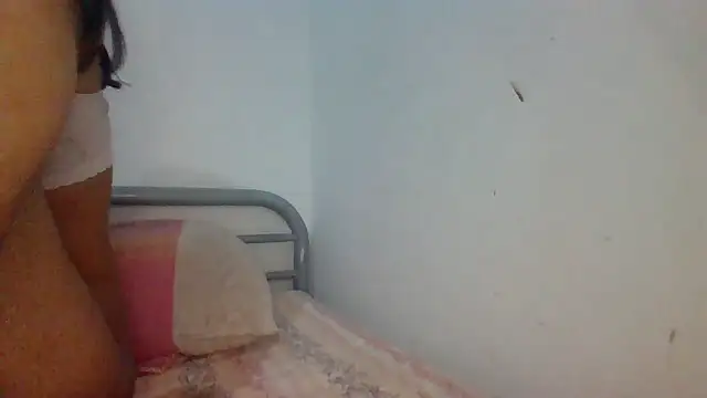 Hornycoupleeu Webcam-Show