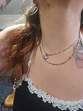 FelicityFreeze69: διαδικτυακό σόου στην κάμερα
