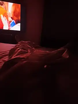 Show modela traviesoybienrico na web-kameri