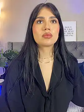AlmaBlaze Adlı Modelin Canlı XXX Sohbeti