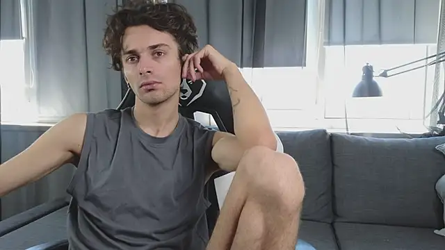 Show modela tusugo na web-kameri