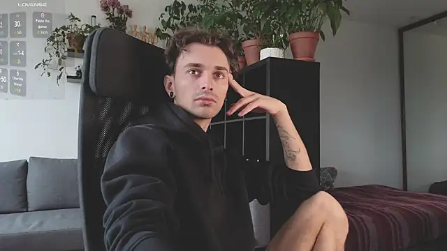 Show modela tusugo na web-kameri