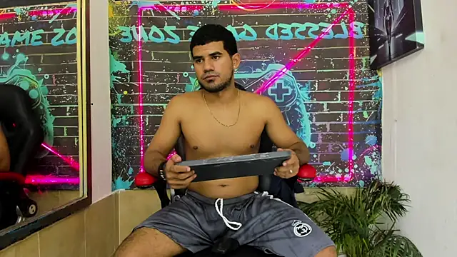 Latins_on_fire Webcam Show