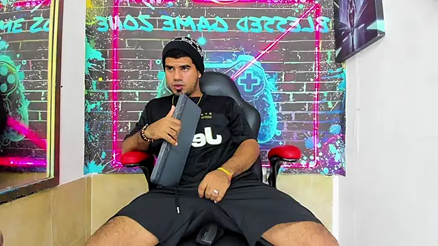 Latins_on_fire Adlı Modelin Web Kamerası Şovu