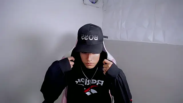 Show modela Street_poemm_ na web-kameri