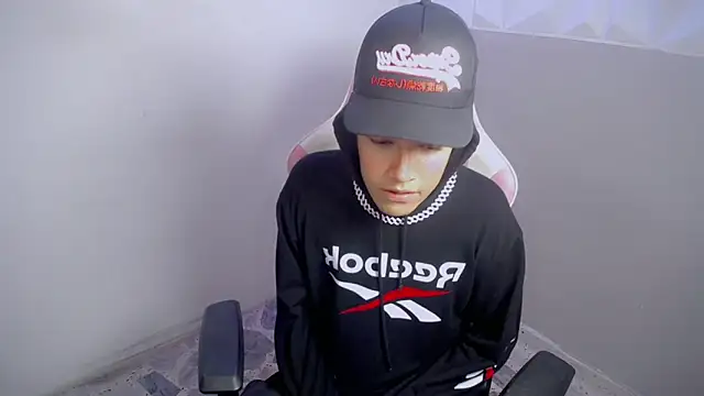 Street_poemm_ live XXX chat