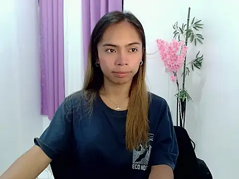 ur_asianhotleah Pertunjukan Webcam