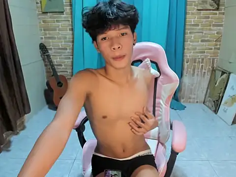 Show modela YURI_KUN na web-kameri