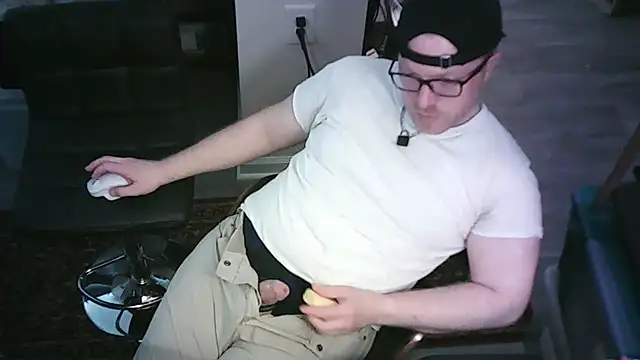 TXRyan1996 Show in webcam