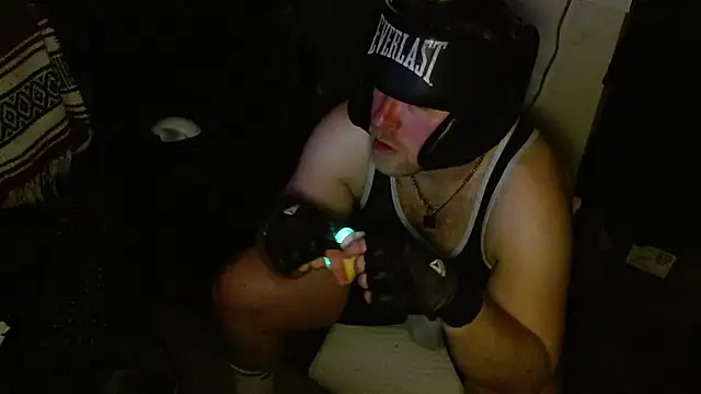 TXRyan1996 Show in webcam