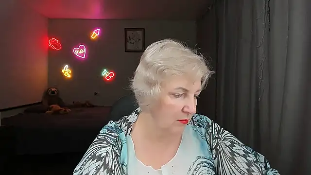 Mary-Leee: διαδικτυακό σόου στην κάμερα