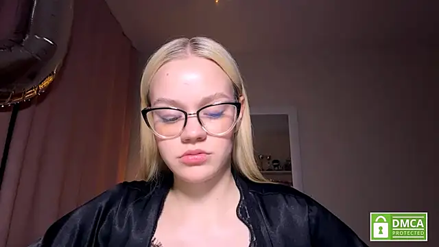 MiaCashe লাইভ XXX চ্যাট