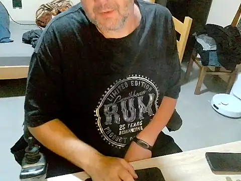 Show modela pozitiva000 na web-kameri