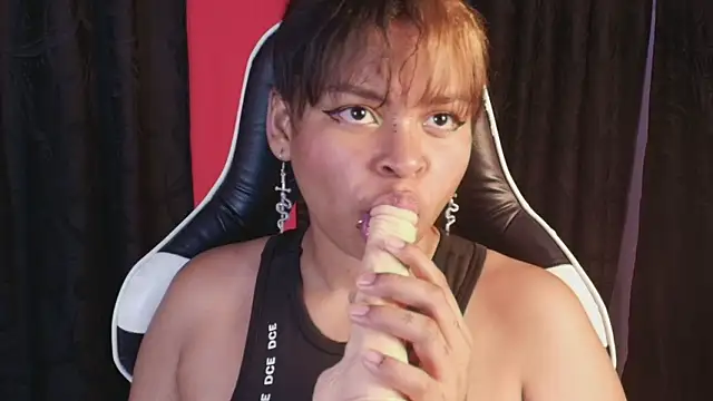 ironqueen_ webcam show