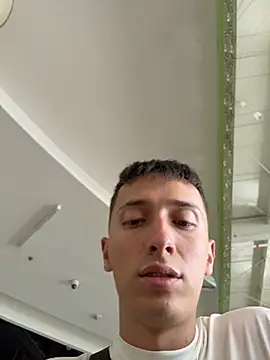 Thiago_Jones1: διαδικτυακό σόου στην κάμερα
