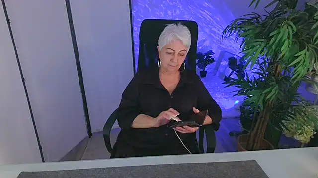 LovelyHelena Chat XXX live