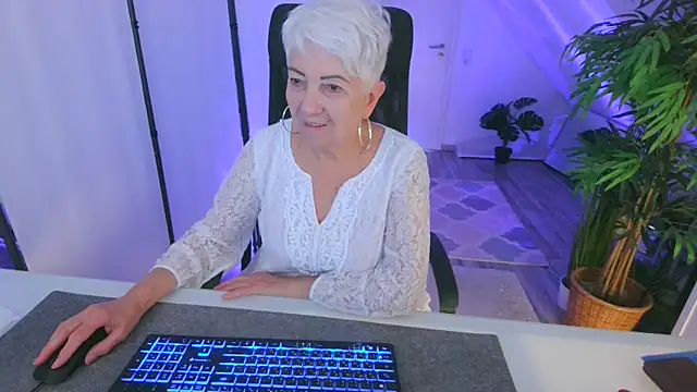 Chat +18 de LovelyHelena ao vivo