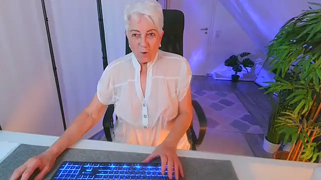 LovelyHelena's Live XXX Chat