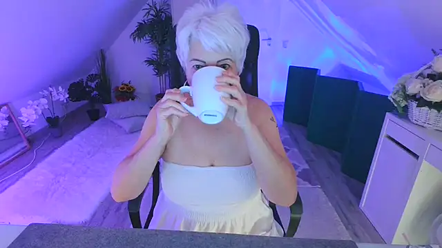 LovelyHelena Chat XXX in diretta
