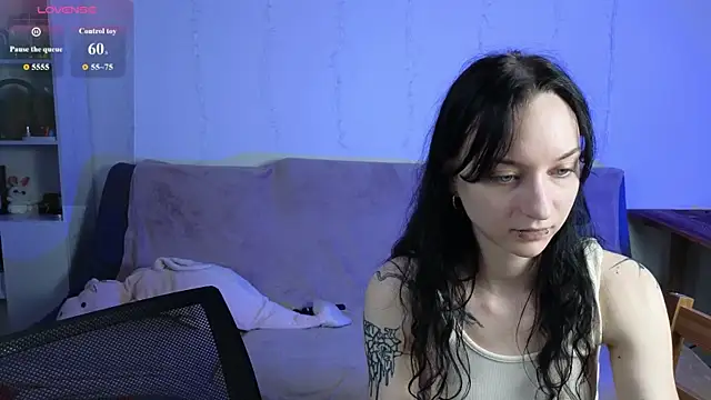 LuxuryLoverss Show in webcam