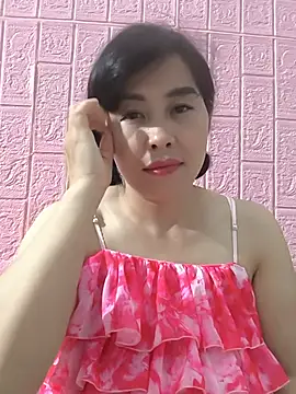 juicy-milu Show in webcam