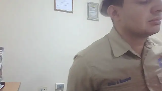 Pertunjukan Kamera Web Officeb0y