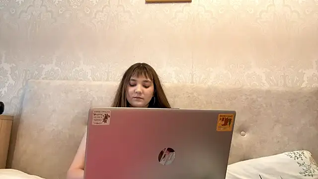 חדר צ'אט בשידור חי של JanineThielman