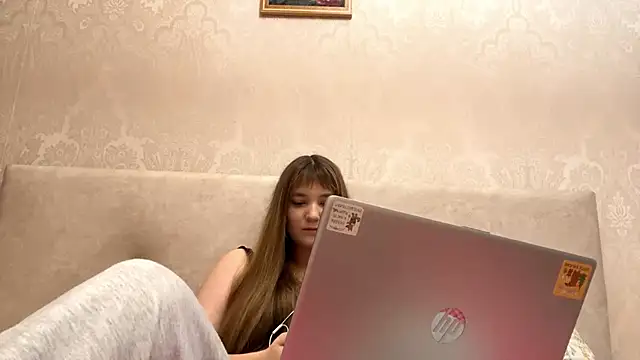 חדר צ'אט בשידור חי של JanineThielman