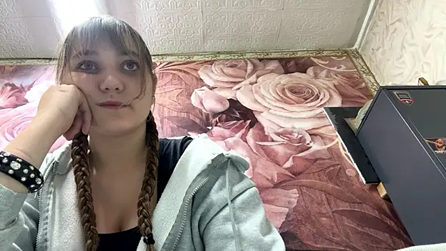 XXX chat uživo modela JanineThielman