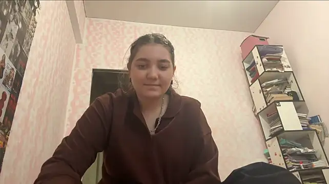 JanineThielman Adlı Modelin Canlı XXX Sohbeti